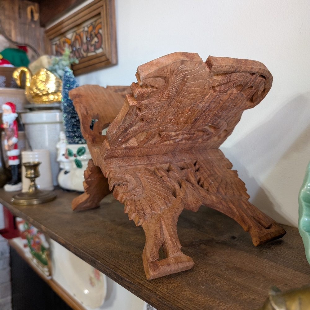 Large Hand Carved Sheesham Wood Lion Motif Book Stand ( Vintage ) - Picture 7 of 10